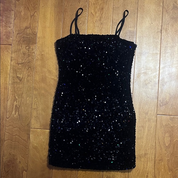 Forever 21 Dresses & Skirts - Forever 21 Festive Black Holiday Party Dress Size M Mini Stretch Sequins NYE